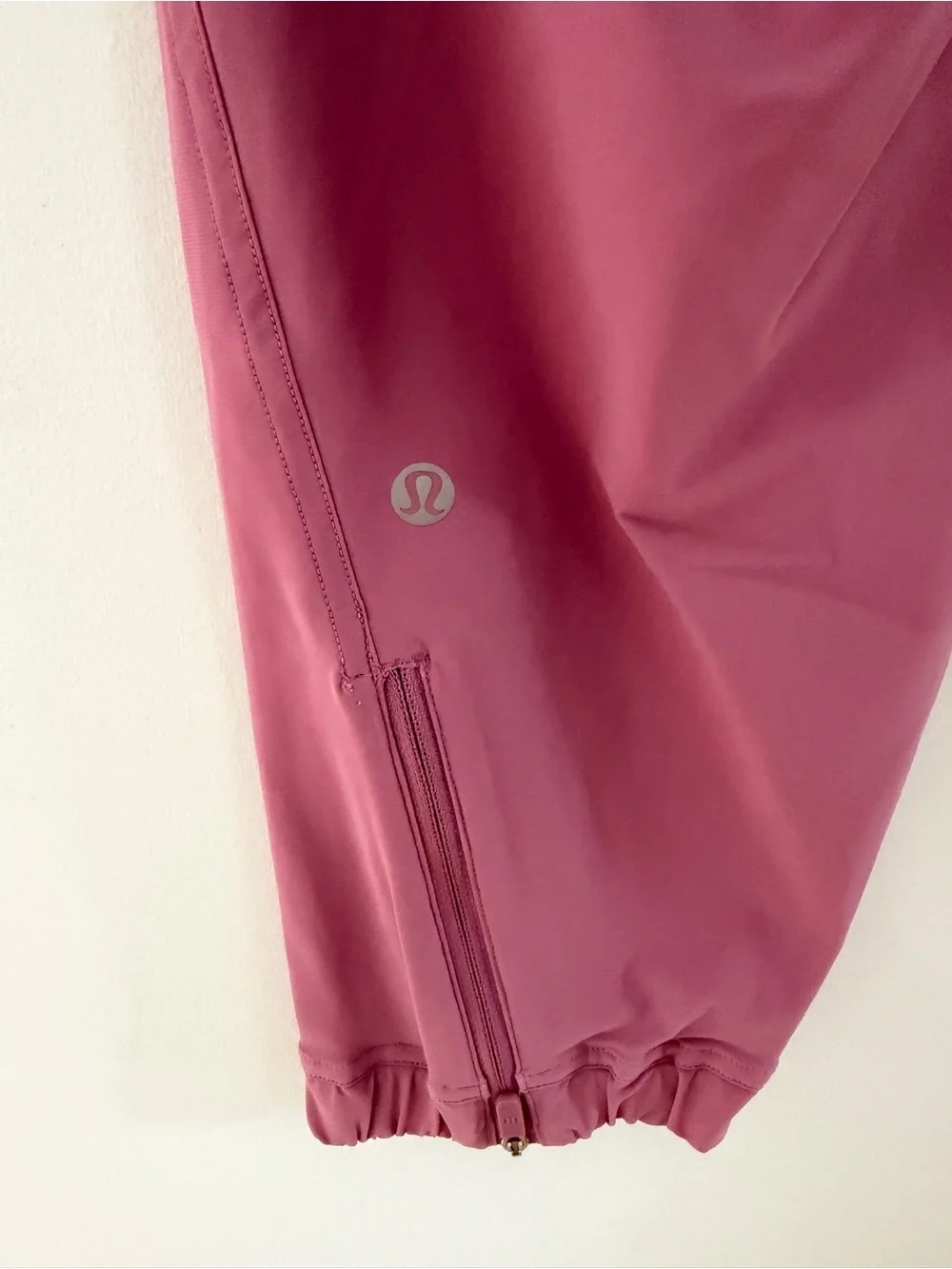 Lululemon Adapted State HR Cropped Jogger Size 4 NWT